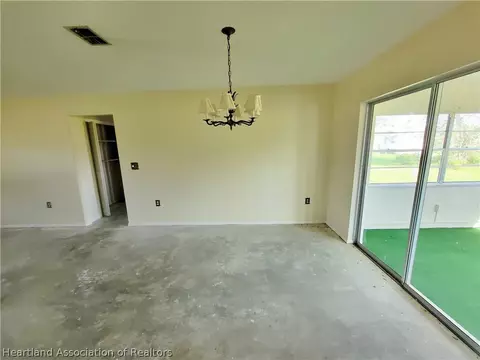 425 Cherry Tree Dr, Sebring, FL 33876 photo 5