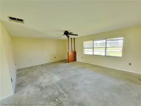425 Cherry Tree Dr, Sebring, FL 33876 photo 2