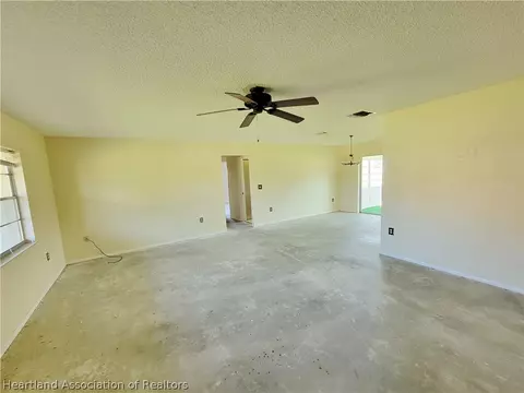 425 Cherry Tree Dr, Sebring, FL 33876 photo 3