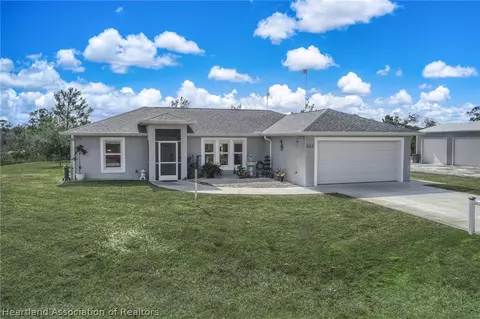 522 Apache St NW, Lake Placid, FL 33852