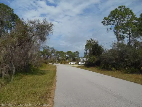 607 Triumph Dr, Sebring, FL 33872 photo 2