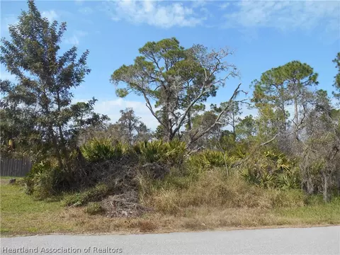 607 Triumph Dr, Sebring, FL 33872