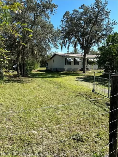 200 Oakwood Ln, Sebring, FL 33876