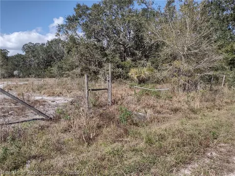 325 Pleasant Ln, Lorida, FL 33857 photo 3