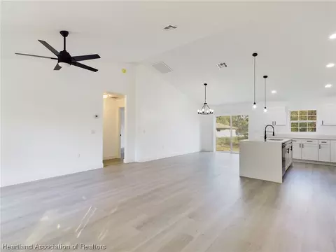 404 Lark Ter, Sebring, FL 33872 photo 4