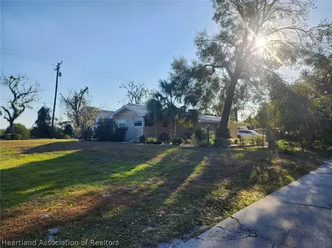 409 E Bay St, Wauchula, FL 33873 photo 4