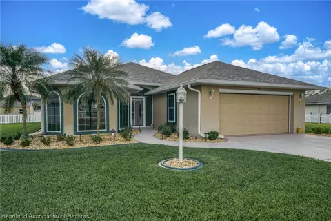 5437 Columbus Blvd, Sebring, FL 33872