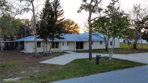 1545 W Oleander Dr, Avon Park, FL 33825