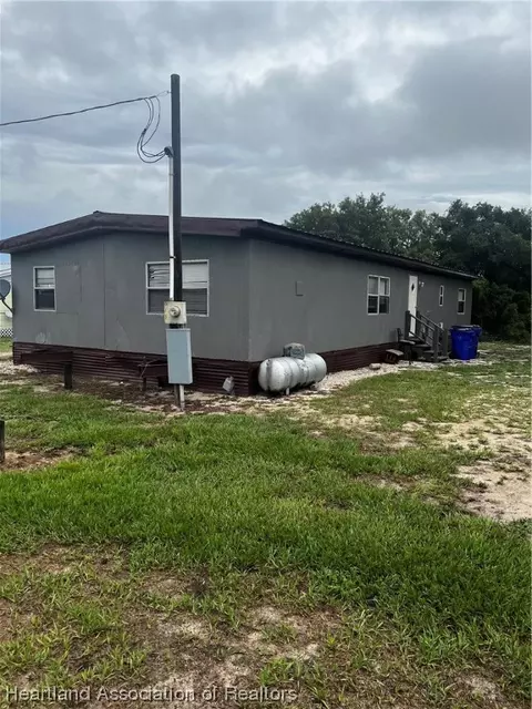 105 Blue Horizon Dr, Lake Placid, FL 33852