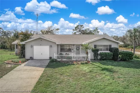 219 Frederick St NW, Lake Placid, FL 33852