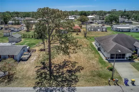 228 Robin Ave, Sebring, FL 33870 photo 2