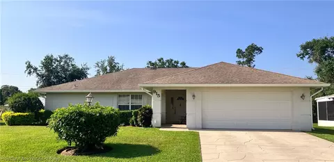 915 Galaxy Ave, Sebring, FL 33875