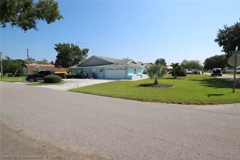 319 Robin Ave, Sebring, FL 33870