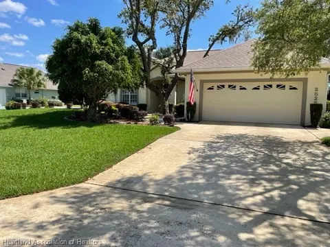 2525 Manor Dr, Sebring, FL 33872 photo 4