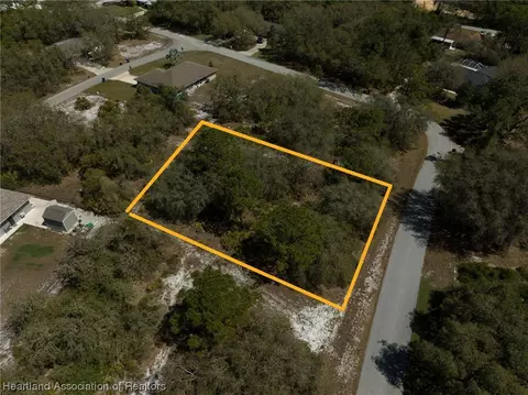 401 Oxbow Dr, Sebring, FL 33876