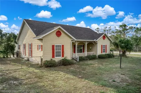 825 Daffodil St, Lake Placid, FL 33852