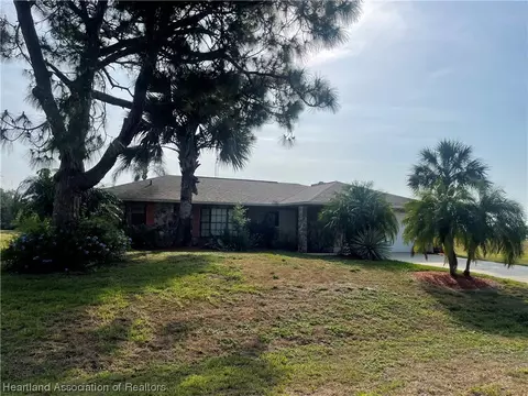 209 Blossom Dr, Sebring, FL 33876