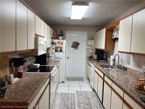 405 Lemans Dr, Sebring, FL 33872 photo 3