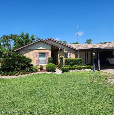 56 Jasmine St, Lake Placid, FL 33852