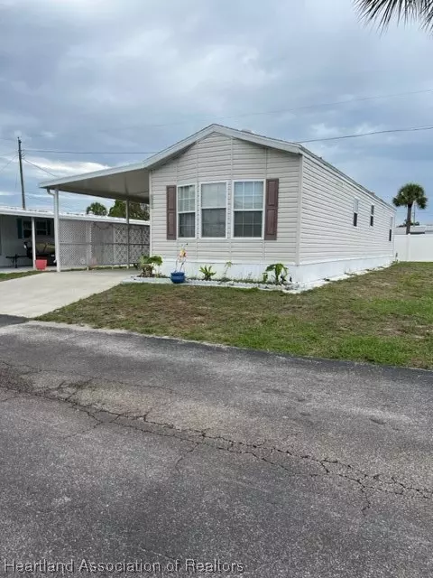 1038 W Virginia Dr, Sebring, FL 33870