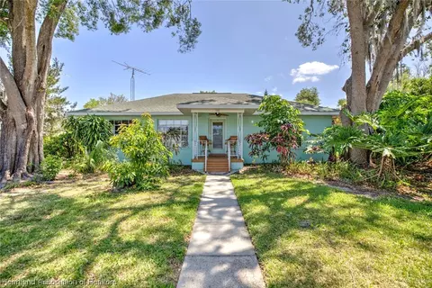 2450 Lakeview Dr, Sebring, FL 33870