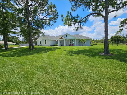 101 Huntley Ct, Lake Placid, FL 33852