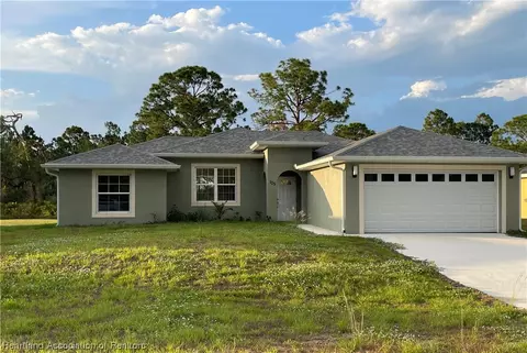 105 Chieftain St NW, Lake Placid, FL 33852