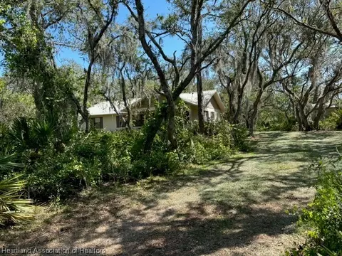 901 Spring Ct, Frostproof, FL 33843