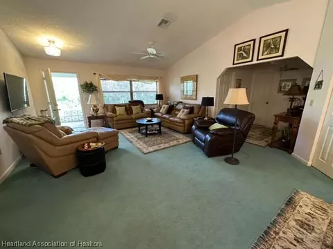 901 Spring Ct, Frostproof, FL 33843 photo 4