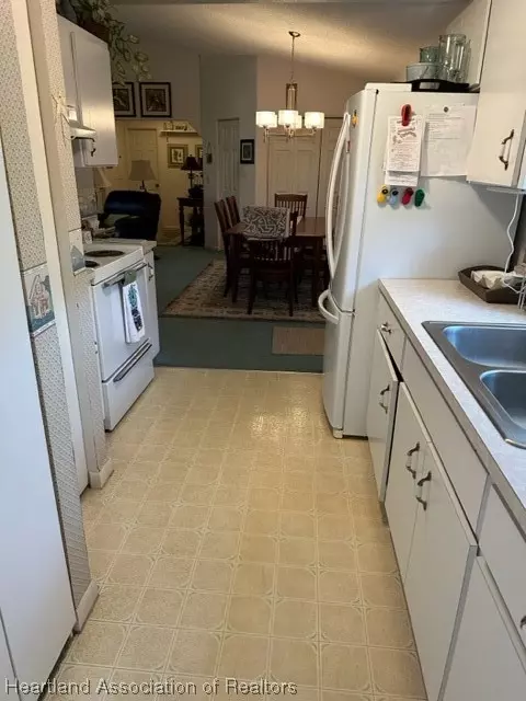 901 Spring Ct, Frostproof, FL 33843 photo 9