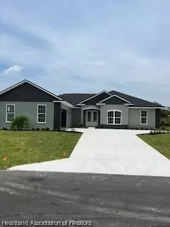7062 Strafford Oaks Dr, Sebring, FL 33875