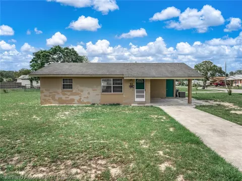 31 E Charles St, Avon Park, FL 33825