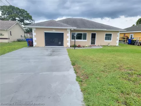 1235 Killarney Dr, Sebring, FL 33870