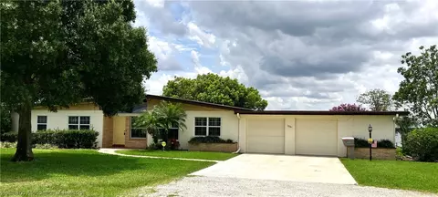 1361 Edgewater Point Dr, Sebring, FL 33870