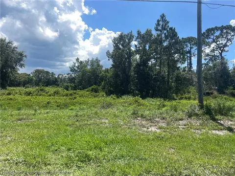 1044 Wildflower St, Lake Placid, FL 33852