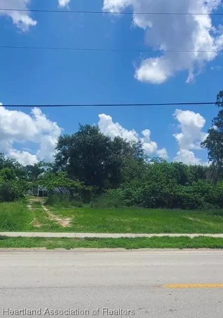 1354 Memorial Dr, Sebring, FL 33870
