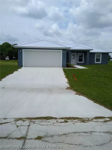 6853 Heavitree Dr, Sebring, FL 33876