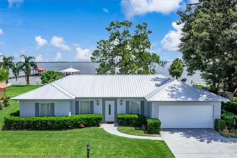 101 Lakefront Ln NW, Lake Placid, FL 33852