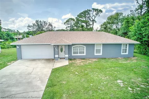 3132 King Dr, Sebring, FL 33870