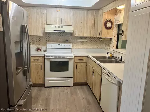 3717 Thunderbird Hill Cir, Sebring, FL 33872 photo 2