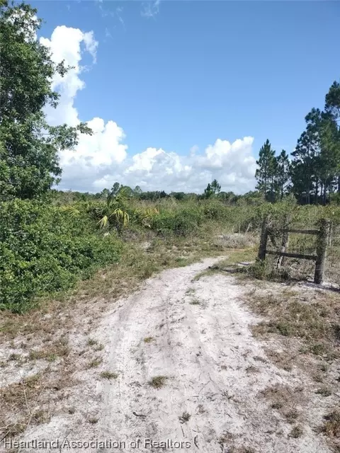 617 N Tarry Ln, Lorida, FL 33857