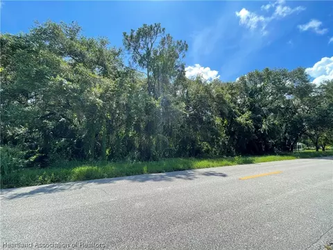 459 Highlands Lake Dr, Lake Placid, FL 33852