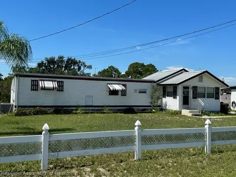 1946 E Claradge Ave, Avon Park, FL 33825