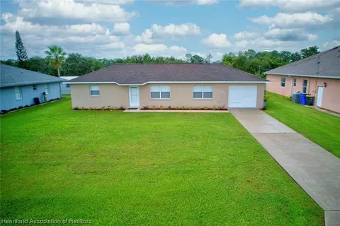 242 Grape Rd NW, Lake Placid, FL 33852