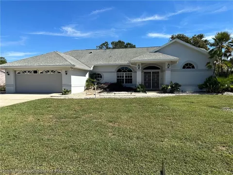 1017 Gardenia St, Lake Placid, FL 33852