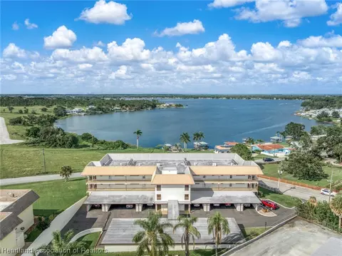 528 Lake Clay Dr S, Lake Placid, FL 33852