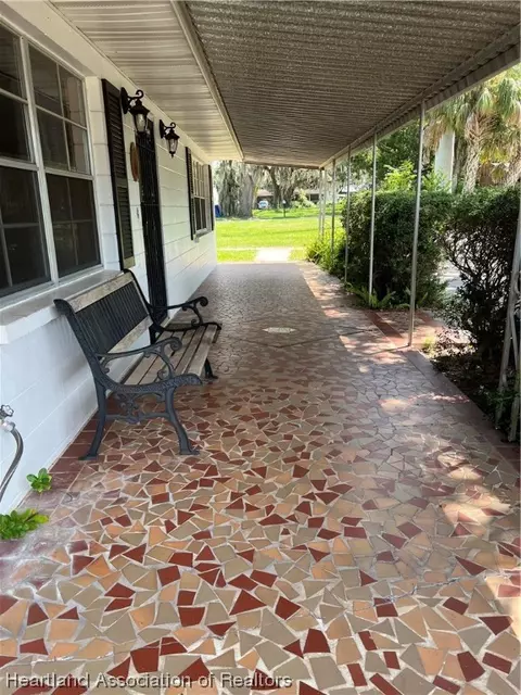 511 E Maple St, Avon Park, FL 33825 photo 2