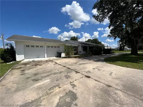 511 E Maple St, Avon Park, FL 33825 photo 3