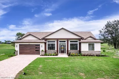7038 Strafford Oaks Dr, Sebring, FL 33875