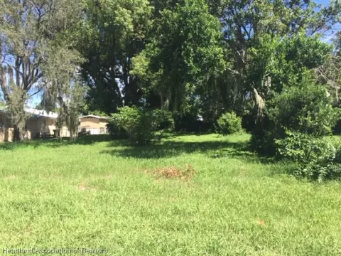 928 W Walnut St, Avon Park, FL 33825
